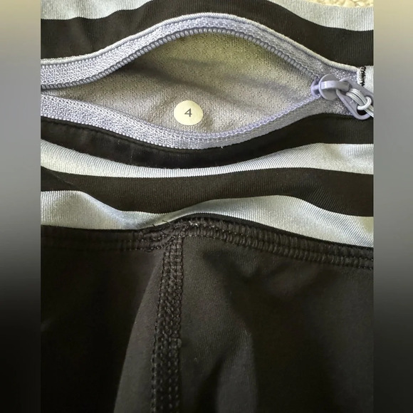 Lululemon 4 Black Sea Striped printed cropped leggings. Luxtreme Circle Mesh. - Picture 10 of 15